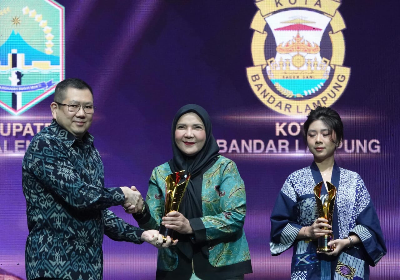 Wali Kota Eva Dapat Penghargaan UMKM dari Harytanoe Sudibyo