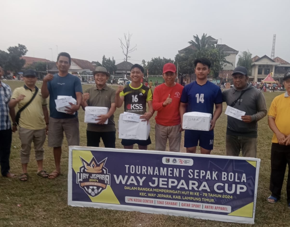 Camat Wayjepara Tutup Turnamen Sepak Bola 2024