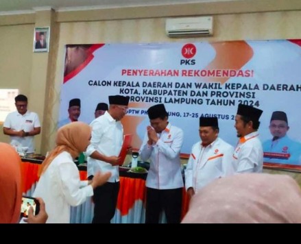 PKS Serahkan 7 Kursinya ke RMD-Jihan  Total 53 Kursi