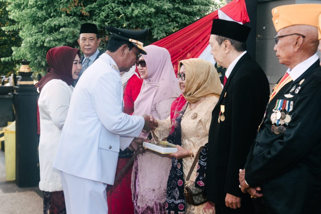 Penghargaan Mantan Gubernur Kalsel