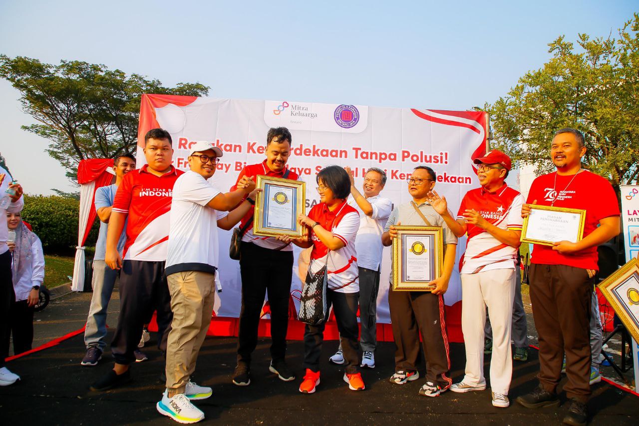 Ikuti Car Free Day di Bintaro, Pilar Serahkan Penghargaan untuk Grup Band ABK yang Pecahkan Rekor Dunia