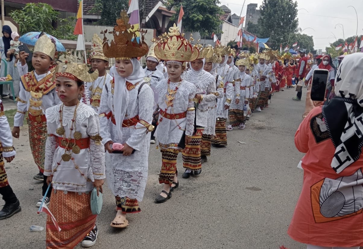 Pawai Budaya Di Lampung Timur Meriahkan HUT RI 2024