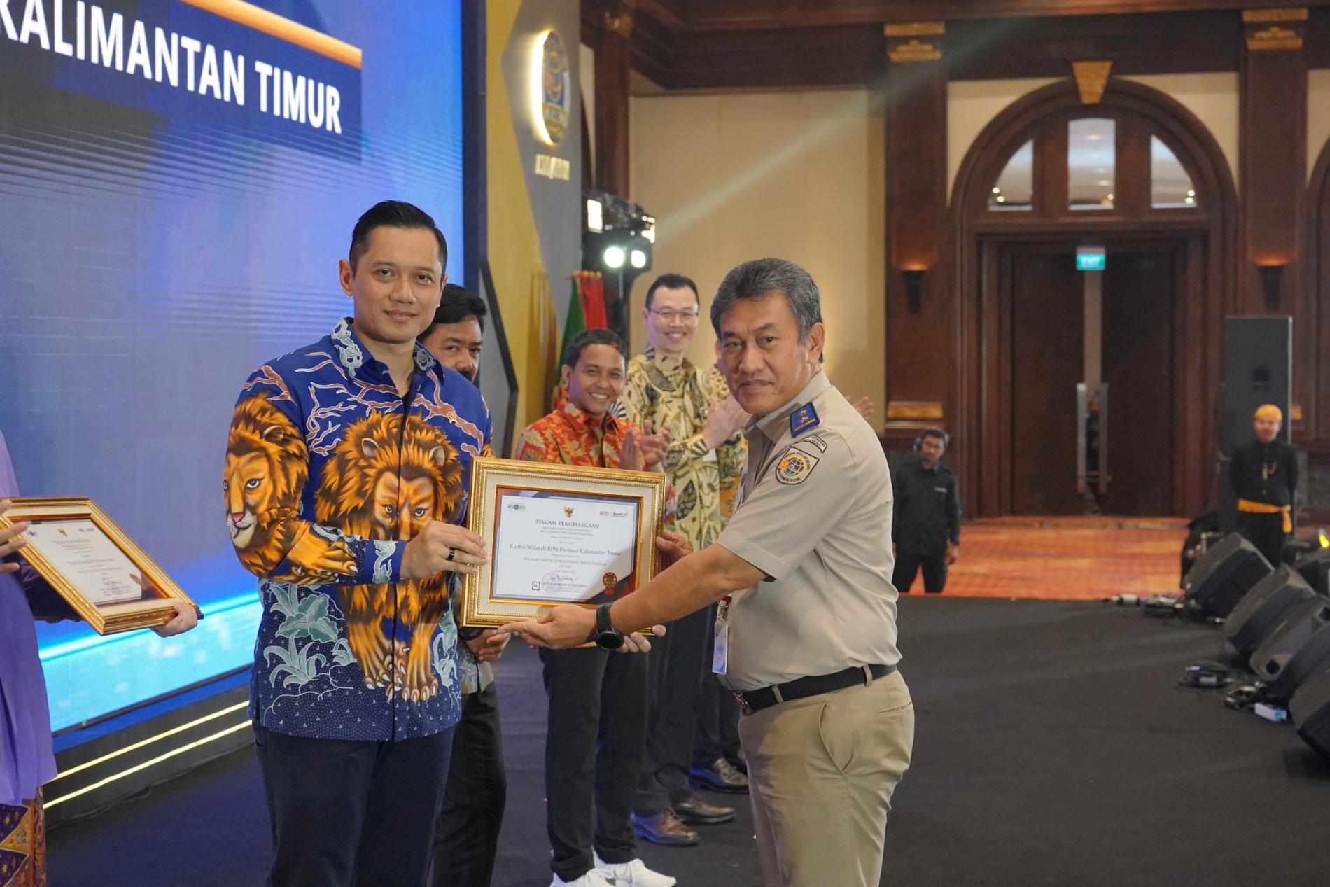 Berikan Predikat WTAB kepada 46 Satuan Kerja Daerah, Menteri AHY: Zona Integritas Hadirkan Layanan Publik yang Akuntabel, Transparan, Profesional, dan Melayani