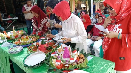 Di Gang Baru Dihotmix Wali Kota Eva, Meriah HUT RI RT 4 LK 1 Goro 