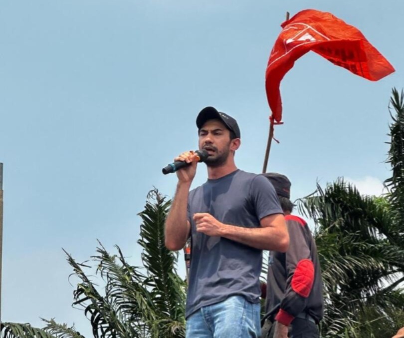 Reza Rahardian Ikut Terjun Demo Darurat Indonesia di Gedung DPR, Berorasi Saya Tidak Bisa Tenang !