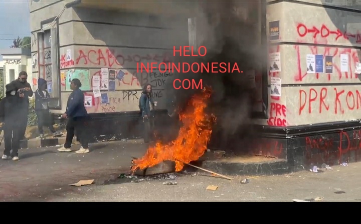 Aksi Mahasiswa Lampung Berakhir Ricuh, Bakar Ban dan Caci Maki
