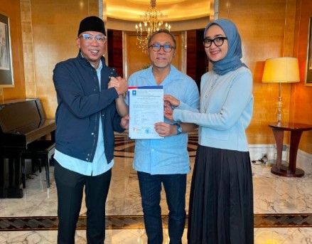Mirza-Jihan Terima B1KWK dari Ketum DPP PAN