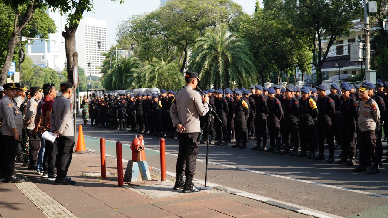 Warga Demontrasi Tolak Revisi UU Pilkada,  Kepolisian Sebar Ribuan Anggota Guna Pengamanan