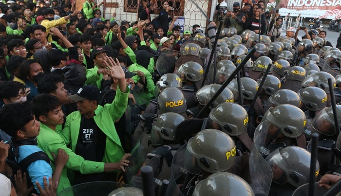 Berawal Damai,  Aksi Demo Mahasiswa di Balai Kota Semarang Berujung Ricuh