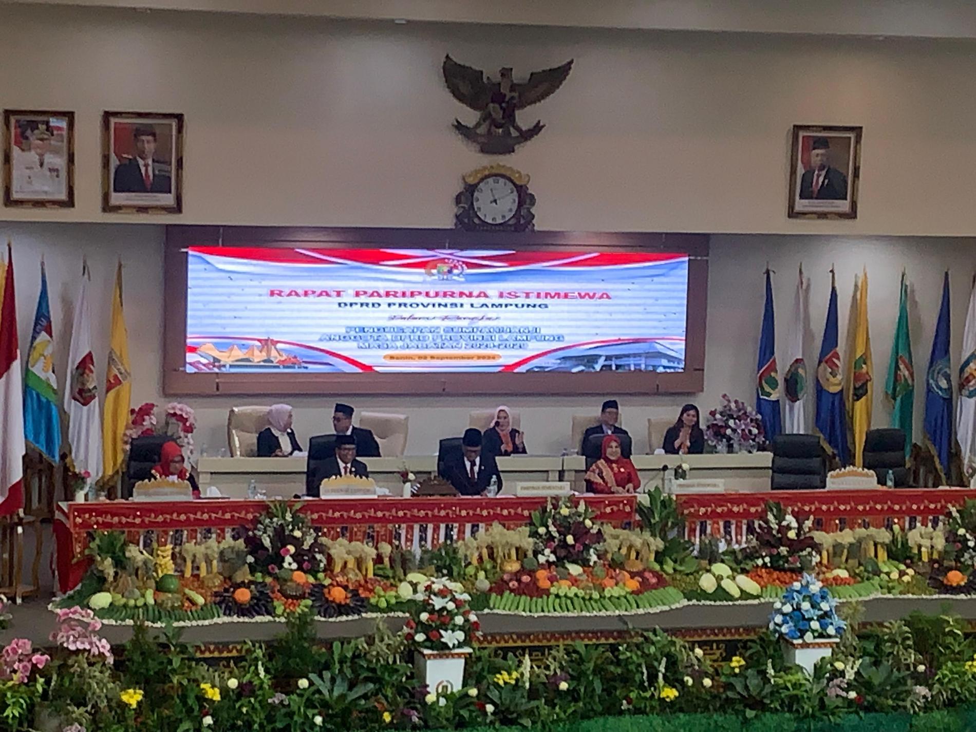 85 Anggota DPRD Lampung Dilantik, Giri Ketua Sementara