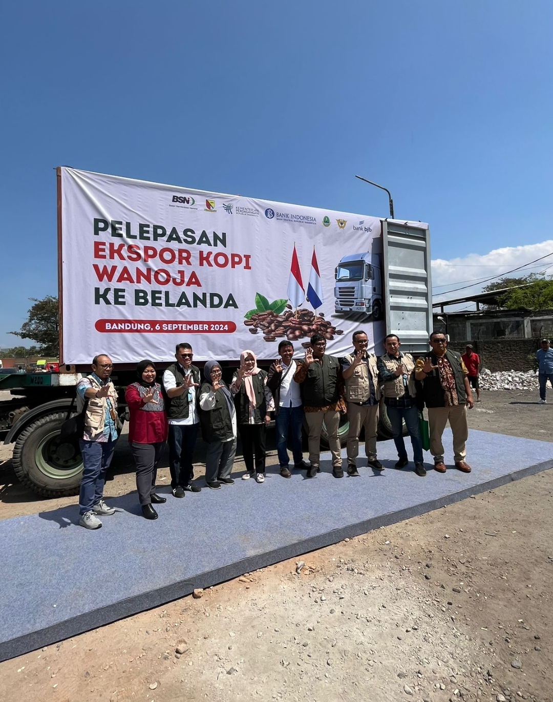 Permintaan akan kopi Jawa Barat terus bertumbuh, terutama di negara-negara Eropa yang semakin mengapresiasi cita rasa unik kopi Indonesia. Permintaan akan kopi Jawa Barat terus bertumbuh, terutama di negara-negara Eropa yang semakin mengapresiasi cita rasa unik kopi Indonesia.
