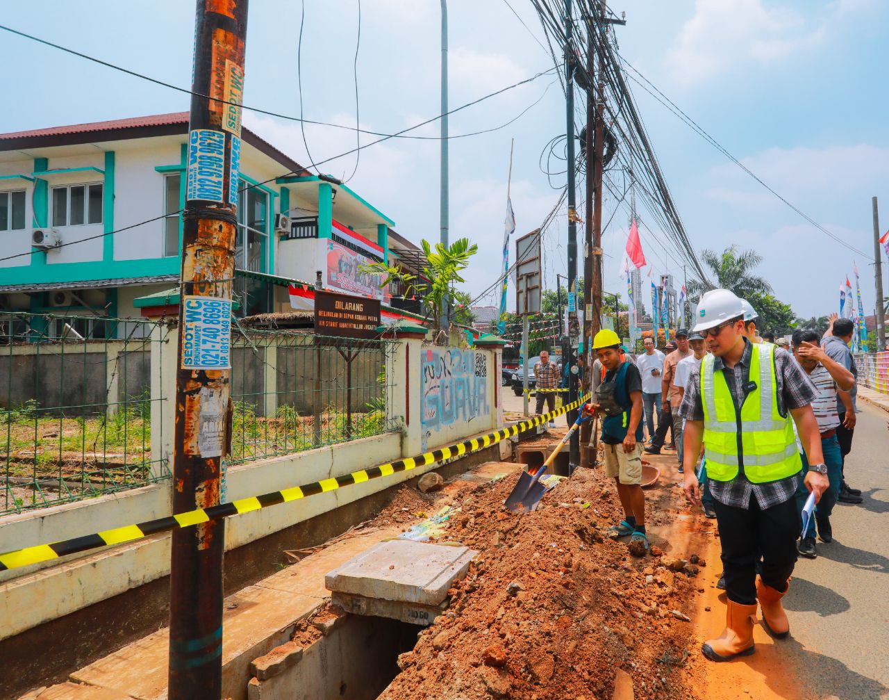Pilar Tinjau Peningkatan Jalan, Drainase Hingga Penataan Kabel Utilitas di Pisangan Ciptim