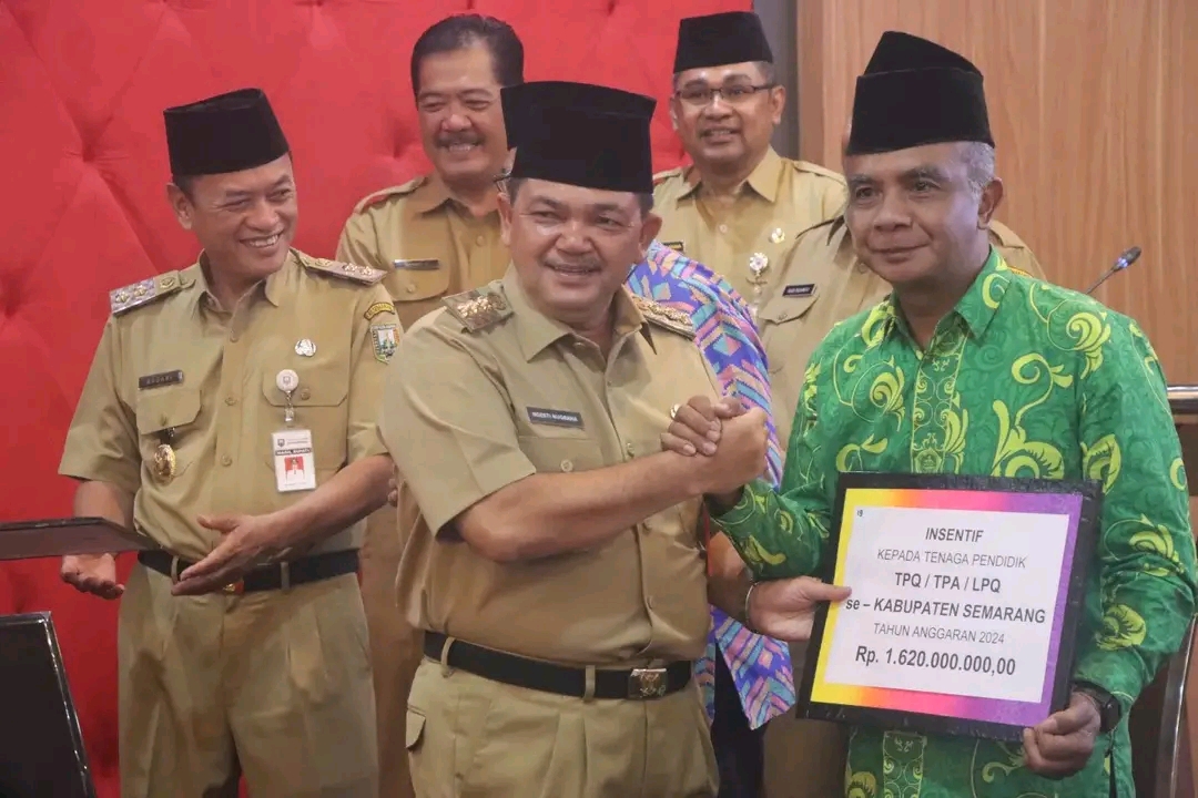 Bupati Serahkan Hibah Keagamaan Rp11,783 Miliar