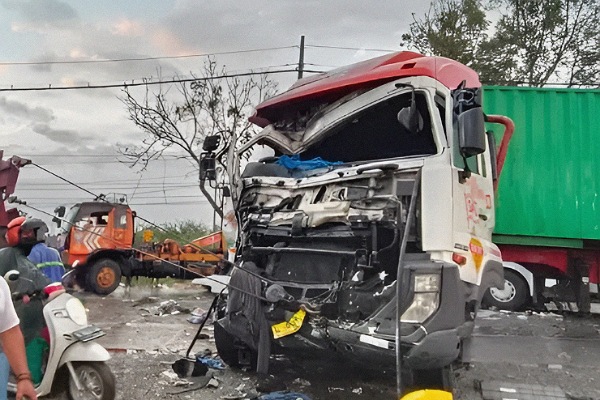 Kecelakaan Maut PO Surya Bali vs  2 Truk Sekaligus, Daftar 6 Korban Tewas