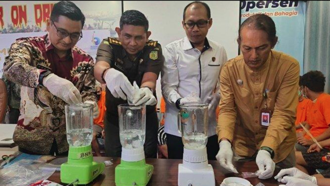 BNNP Kalsel Musnahkan 221 Gram Sabu dan 41 Butir Ekstasi