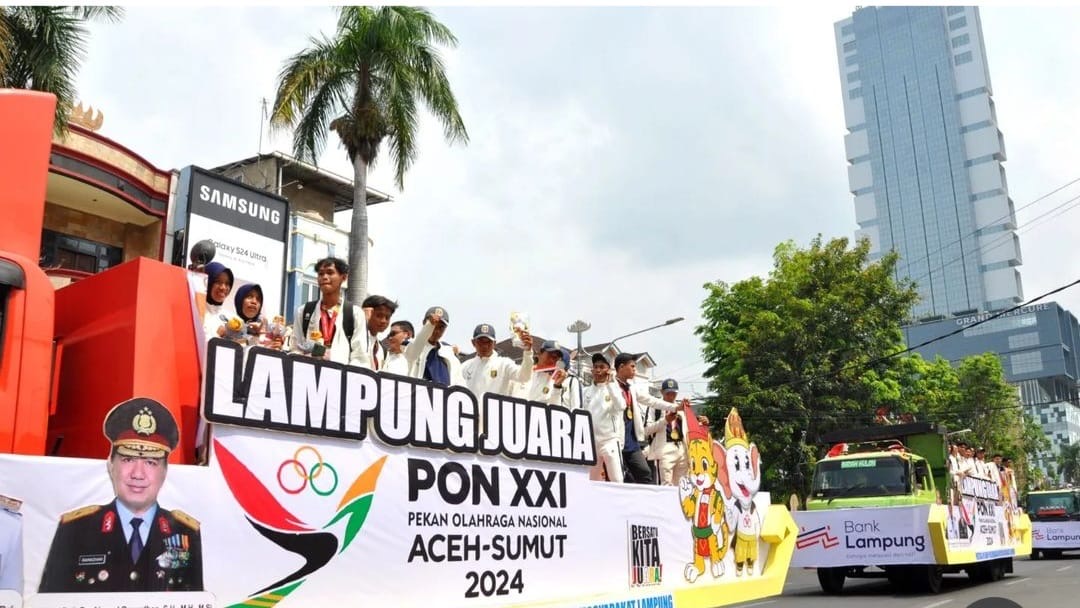 Pj. Gubernur Samsudin Lepas Pawai Atlet PON, Ratusan Warga Masyarakat Antusias Menyaksikan Pawai dan Berikan Apresiasi