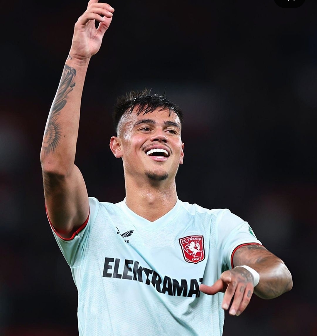 FC Twente tahan Imbang Manchester United di Old Trafford, Mees Hilgers tampil Solid