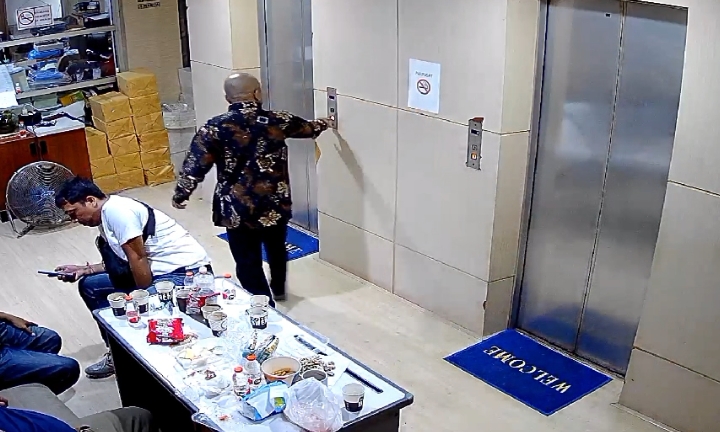 Kayak Orang Bingung, Entah Mau Berkunjung atau Menduduki, Atal S Depari Mondar-mandir di Kantor PWI 