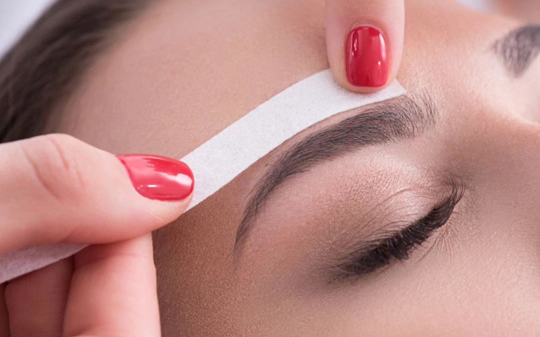 Dapatkan Bentuk Alis yang Presisi pada Wajah dengan Waxing Eyebrow