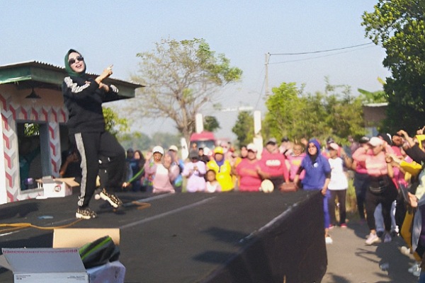 Terus Tebar Kebaikan: Hj Mimik Idayana Hadir dalam Senam Pagi dan Warling di Desa Kedondong