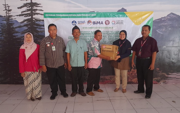 Bantu Alat Produksi, Tim Pengabdian Unisbank Genjot UMKM Kuliner Sambirejo Lebih Produktif dan Bercuan