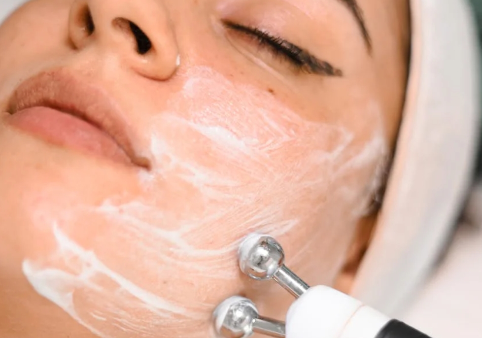 Wajah Glowing Tapi Kulit Kering Bersisik,  Cara Manjur ini Bisa Membantumu