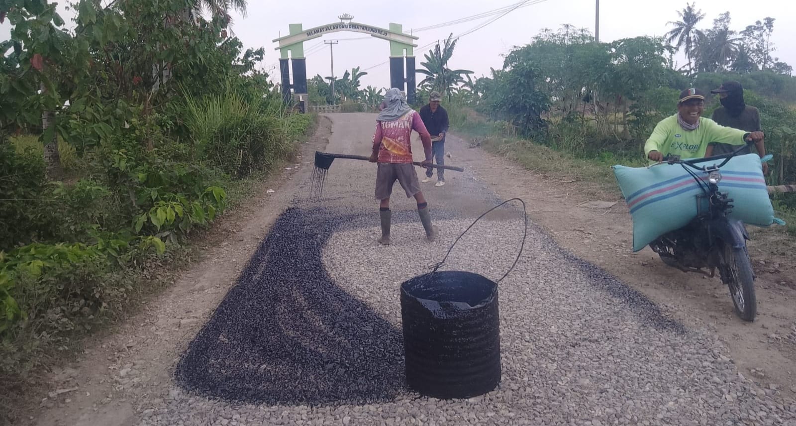 Warga Apresiasi Bupati Dendi Atas Perbaikan Jalan di Waykhilau Pesawaran