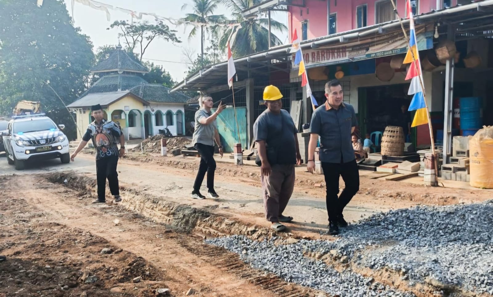 Mudahkan Aktifitas Masyarakat, Pemkab Pesawaran Terus Perbaiki Jalan Rusak