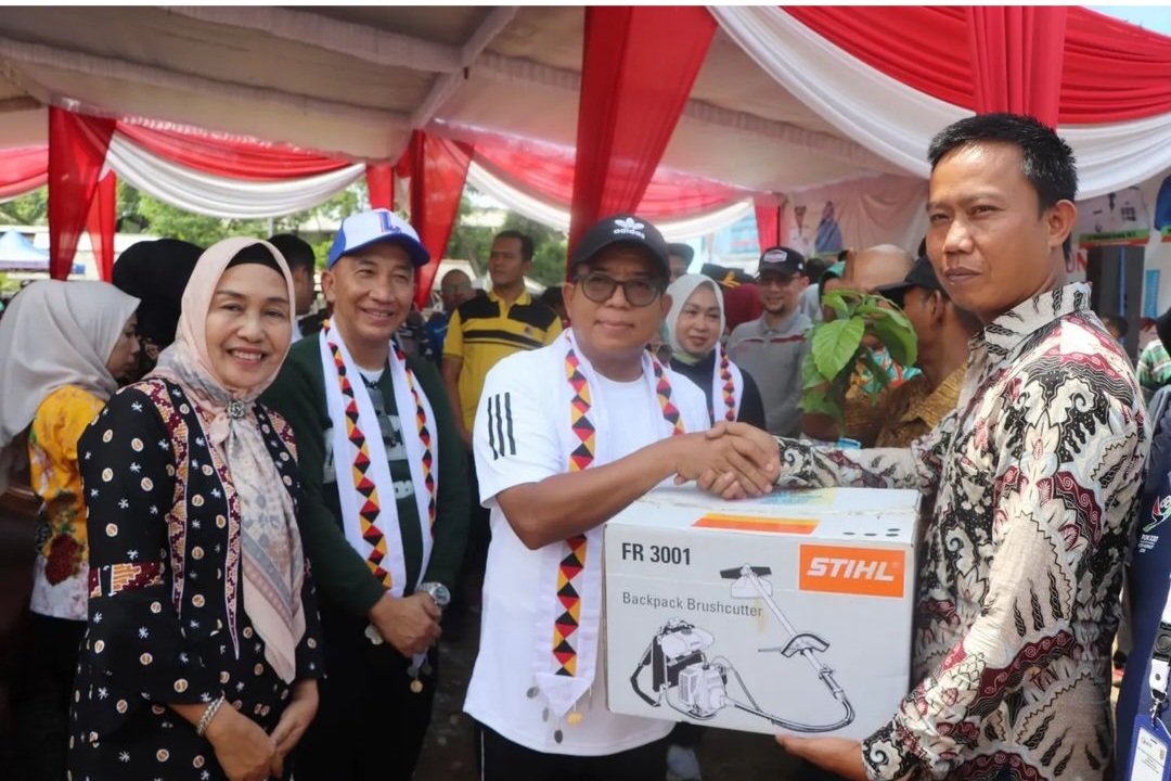 Penjabat Gubernur Lampung Galakkan Penanggulangan Stunting di Tanggamus, Berikan Bantuan dan Resmikan TPI Higienis.