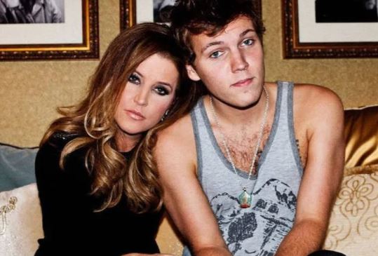 Lisa Marie Presley Simpan Jenazah Putranya di Rumah Selama Dua Bulan Setelah Kematiannya