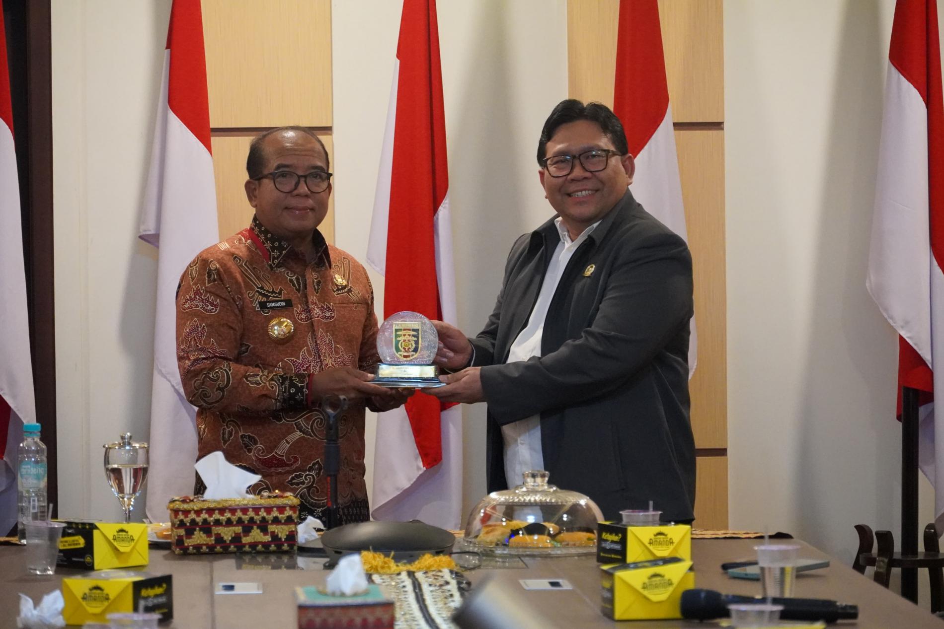 Pj Gubernur Lampung Terima Kunjungan Pimpinan Ombudsman RI dan Tim Bappenas Bahas Peningkatan Pelayanan Publik