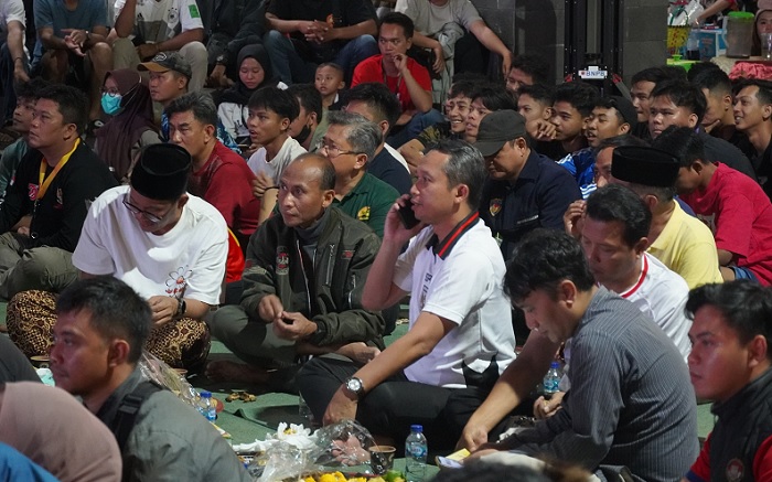 Serunya Warga Nobar Timnas Indonesia vs Cina di Pasar Weleri