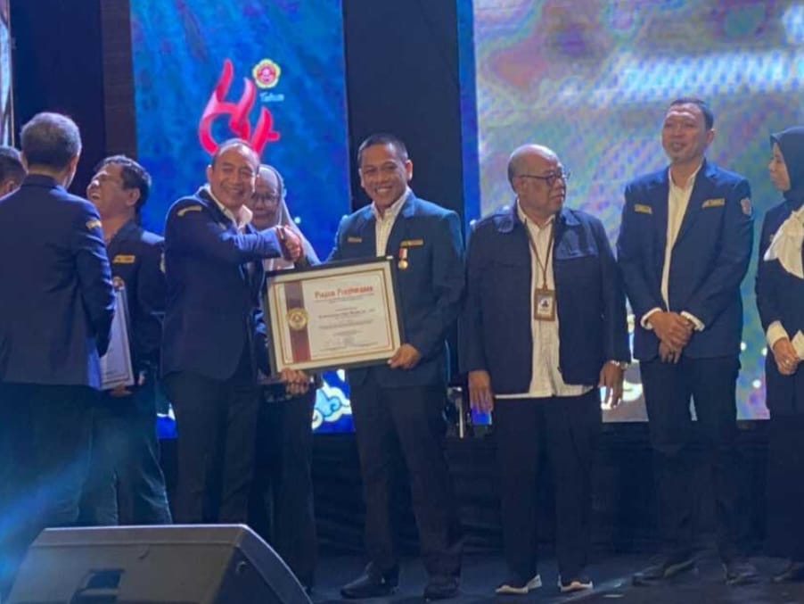 Pjs Metro Descatama Terima Penghargaan Karang Taruna Nasional