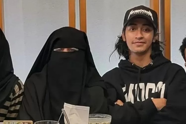 Foto Tunjukan Si Joni Mirip Dirinya Viral, Abidzar Cuek Posting Foto Ini dan Umi Pipik Batasi Kolom Komen