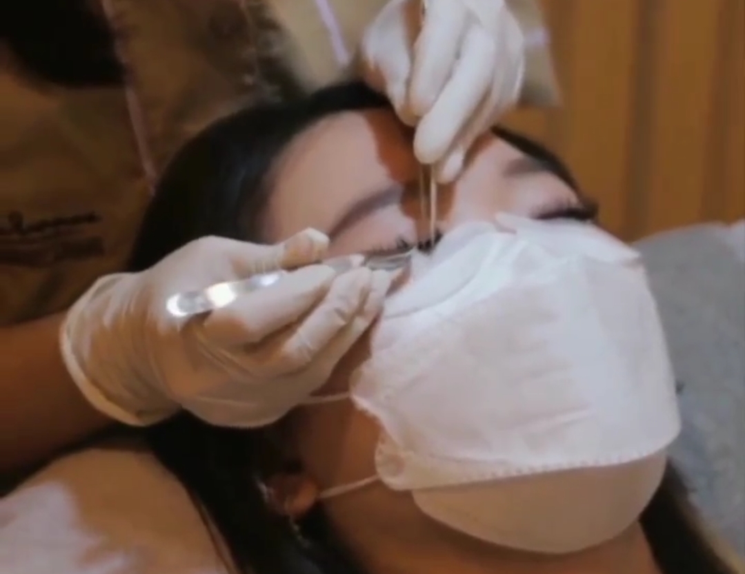 Percantik Bulu Mata dengan Metode Eyelash Extension