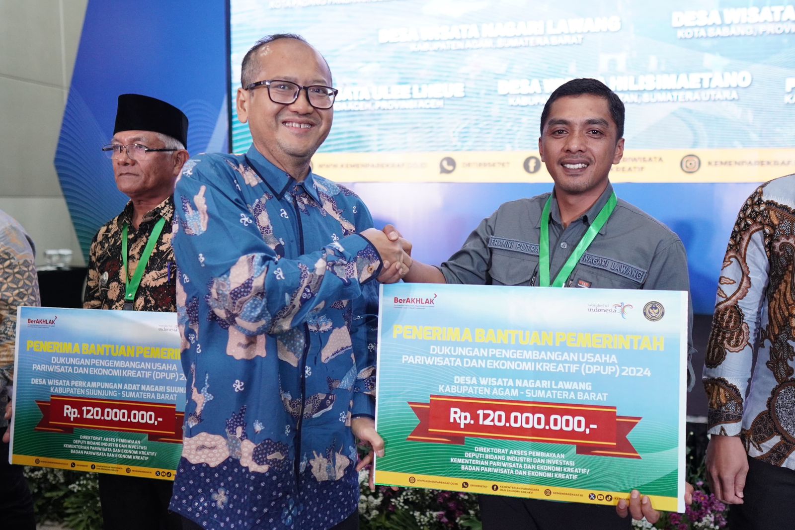 Kemenparekraf Serahkan Bantuan DPUP Kepada 24 Desa Wisata di 12 Provinsi