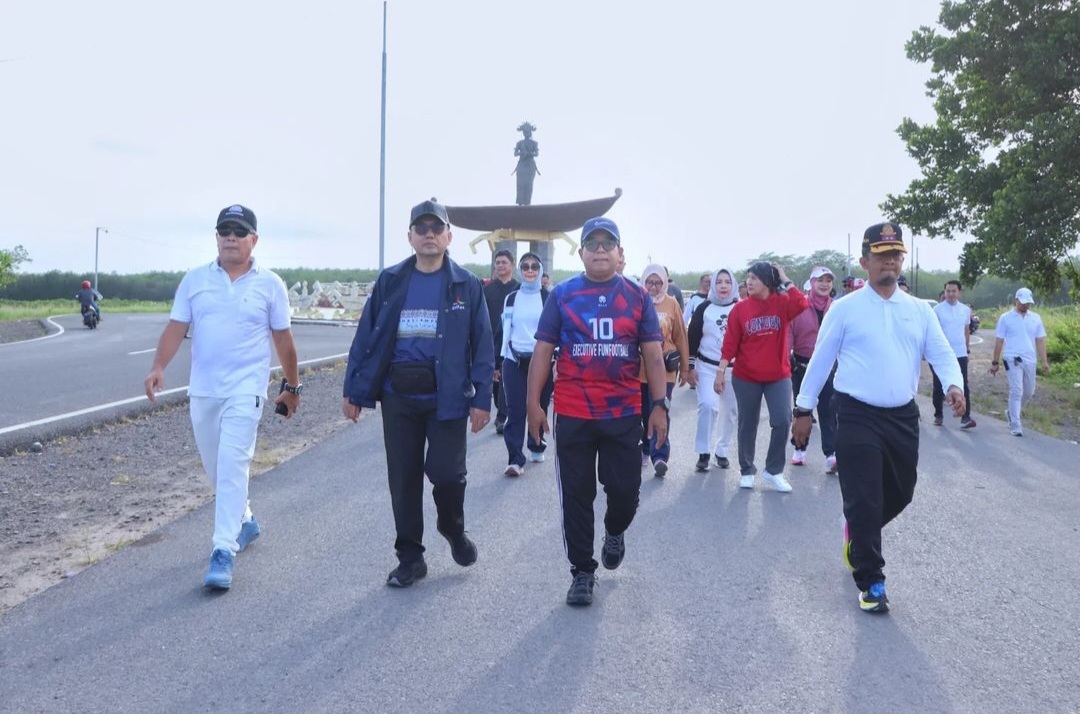 Pj. Gubernur Lampung Lepas Jalan Sehat Bersama Dharma Wanita, Ajak Tingkatkan Gaya Hidup Sehat dan Kebersamaan.