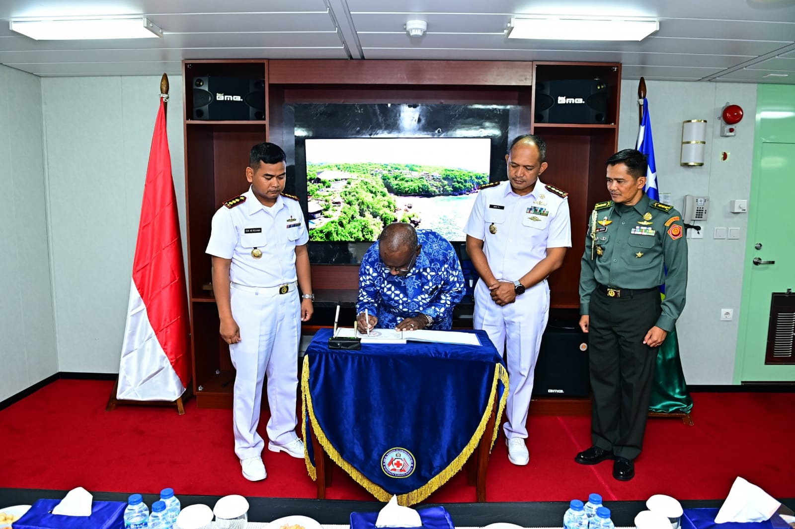 Perdana Menteri (PM) Solomon Islands Berkunjung ke KRI WSH-991