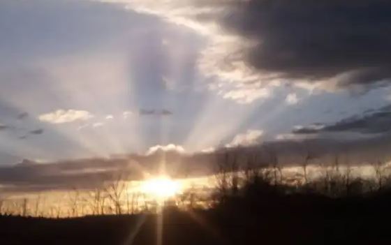 Sabar Gaes, Cuaca Bikin Meleleh di Jatim Sampai Minggu Depan