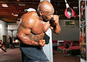 Kembali ke Ring Tinju Diusia 58 Tahun, Pukulan Mike Tyson Masih Keras ! Jake Paul Siap ?