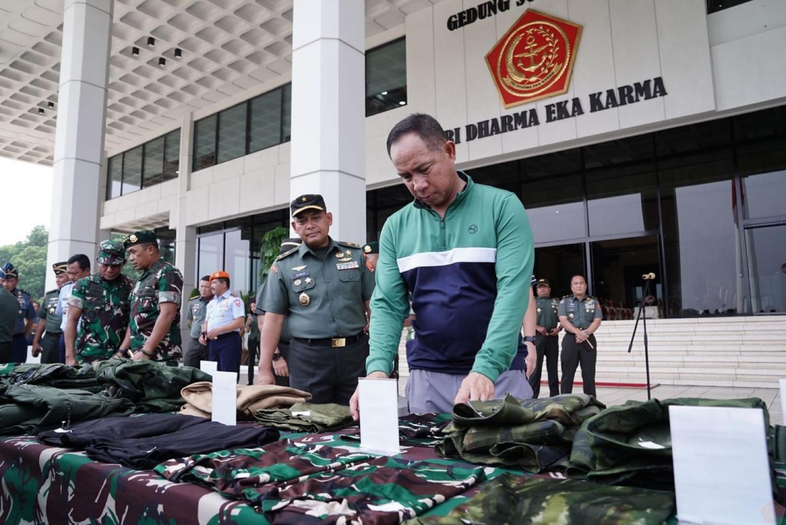 Panglima TNI Tinjau Gelar Bekal Kaporlap dan Kapsatlap Satgas Opsdagri Tahun 2025