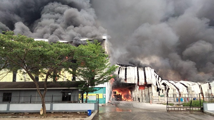 Pabrik Master Kids KIK Kendal Alami Kebakaran Hebat, Api Diduga Berasal dari Lantai Dua