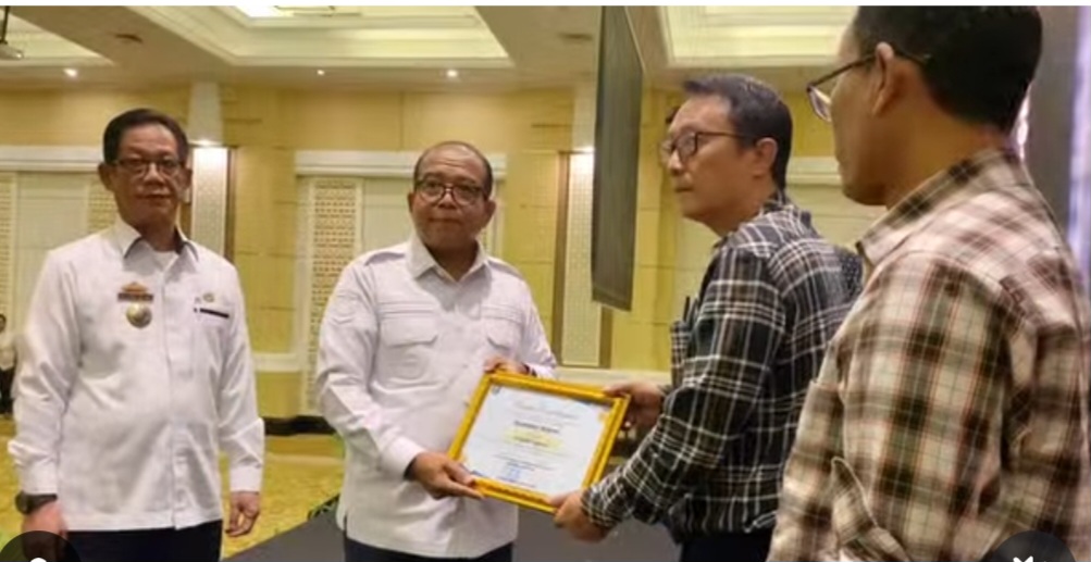 Pj. Gubernur Lampung Buka Rakor dan Sosialisasi Sistem Informasi E-PAP, Berikan Penghargaan bagi Wajib Pajak Air Permukaan Berprestasi Tahun 2024