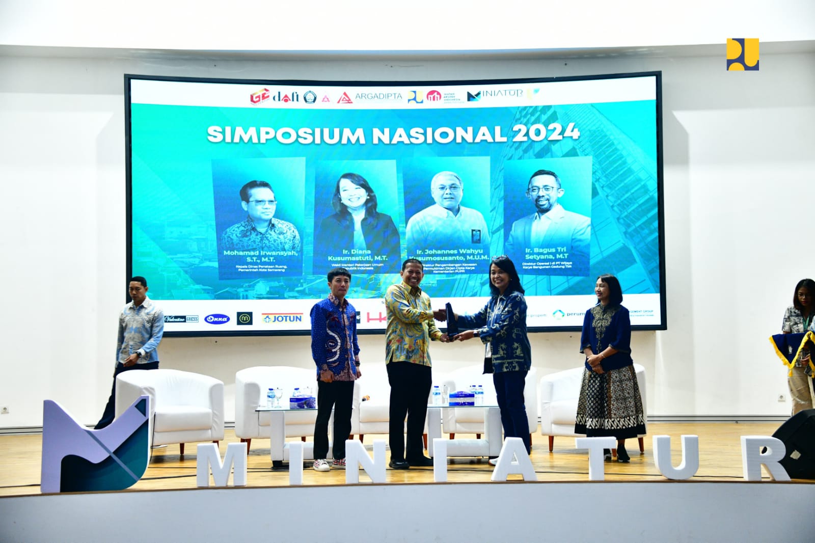 Hadiri Simposium di Undip Semarang, Wamen Diana Tekankan Pentingnya Smart Vertical Housing