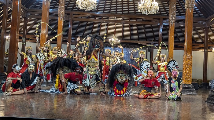 Pagelaran Ragam Seni Budaya Rembang Pukau Pengunjung di TMII