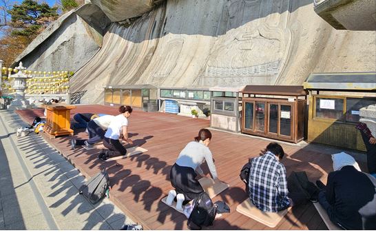 Berebut Masuk Universitas di Korea: Orang Tua ke Kuil dan Gereja, Anak Bawa Jimat K-Pop