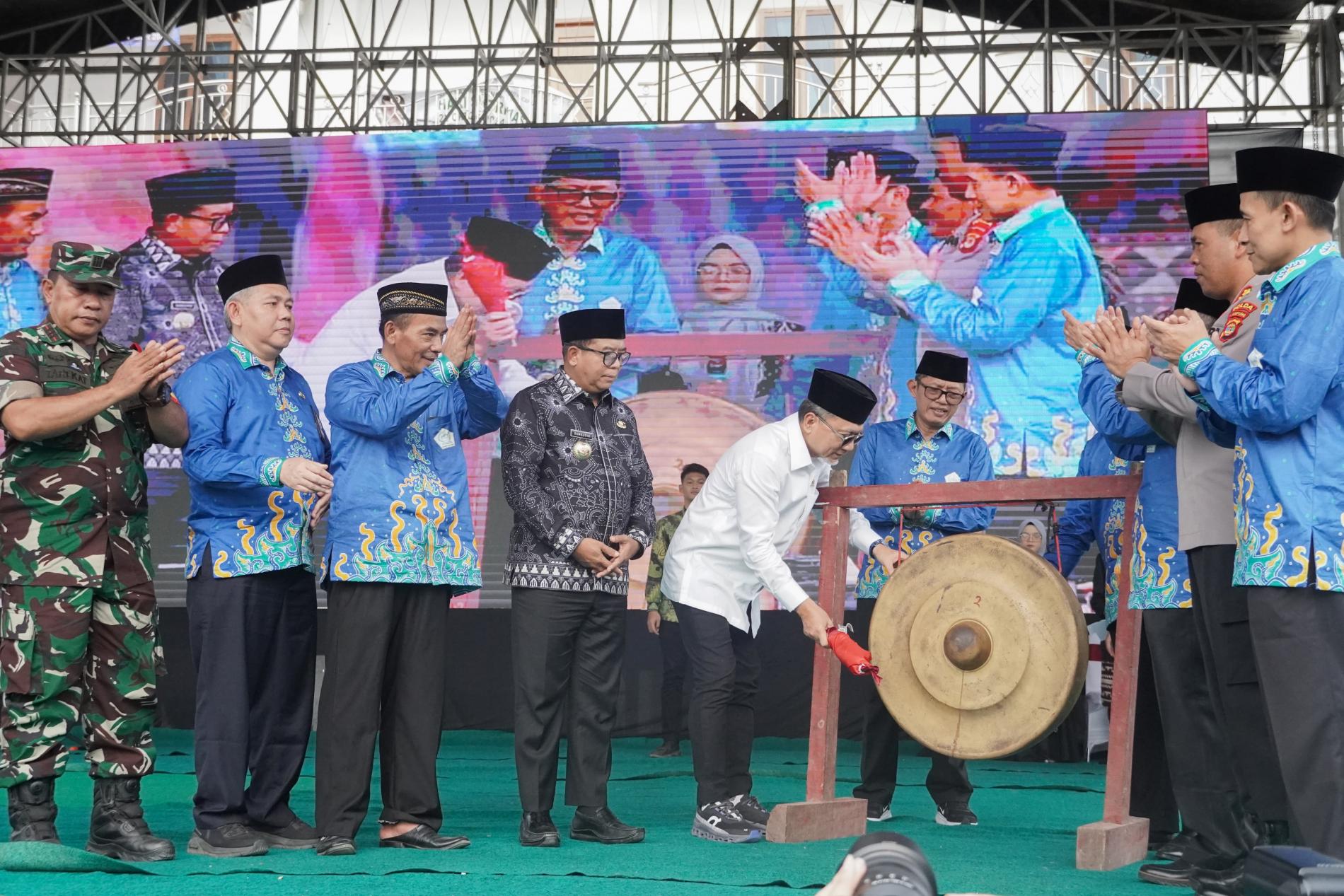 Pj. Gubernur Lampung Hadiri Pembukaan PORSADINAS VI 2024, Wadah Santri Berprestasi dan Berakhlak Mulia