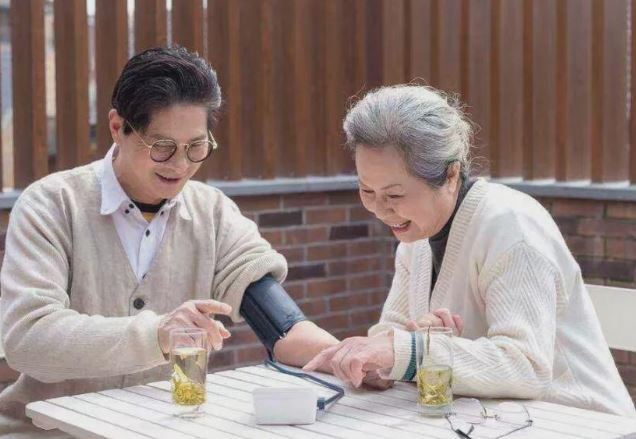 Tiga Rahasia Panjang Umur: Minum Air dan Jalan Kaki adala Nomor Dua dan Tiga, Apa yang Pertama?