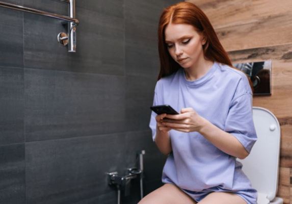 Jangan Lama-lama Duduk di Toilet, Begini Penjelasan Ilmiahnya