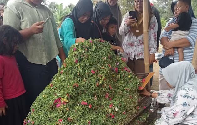 Makam dan Rumah Nia Kurnia Sari Gadis Penjual Gorengan Jadi Tempat Wisata, Netizen Sayangkan